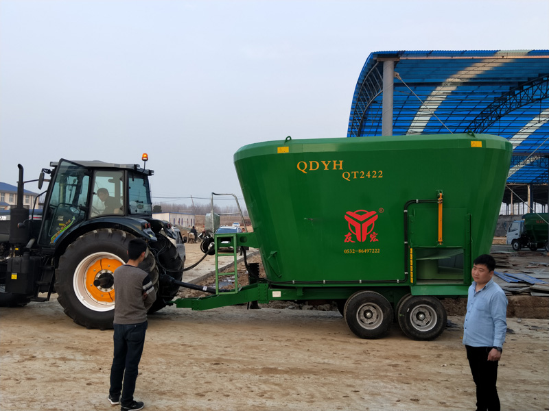 牽引式TMR飼料攪拌機(jī)24方